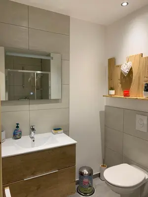 Salle de bains dans l'établissement Les balcons de la haie griselle