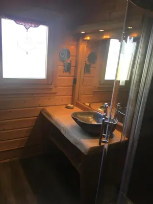Salle de bains dans l'établissement Chalet le Grizzly