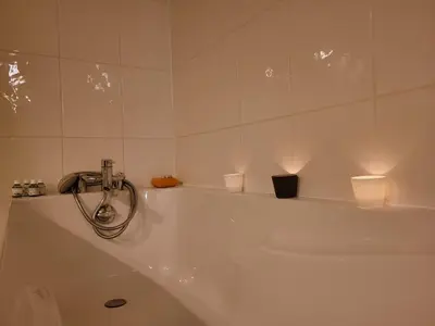 Salle de bains dans l'établissement N¨°1 SCHONGAUER GITE DE CHARME CENTRE TOURISTIQUE COLMAR