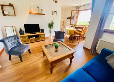 Télévision ou salle de divertissement dans l'établissement Vue sur vignes