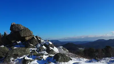 Vue générale sur la montagne ou vue sur la montagne depuis l'appartement