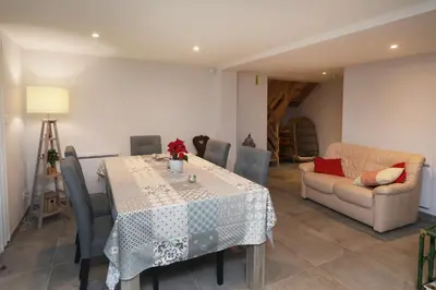 Coin salon dans l'établissement Chalet les airelles -chalet cosy près de colmar dans les vosges