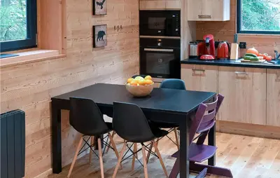 Cuisine ou kitchenette dans l'établissement Lovely Home In Labaroche With Sauna