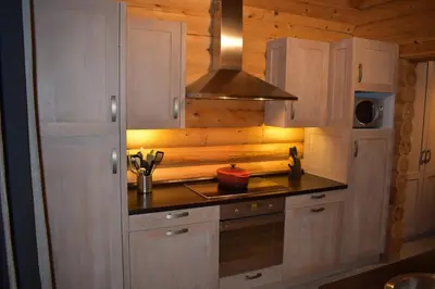 Cuisine ou kitchenette dans l'établissement Chalet en rondins - 3 minutes des pistes