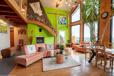 Coin salon dans l'établissement Au Domaine du Cerf