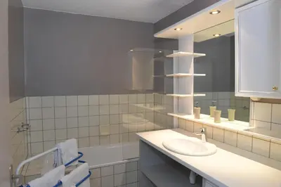 Salle de bains dans l'établissement Les ARTISANS au centre historique
