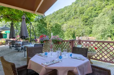 Vue générale sur la montagne ou vue sur la montagne depuis l'hôtel