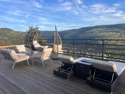 Vue générale sur la montagne ou vue sur la montagne depuis l'appartement