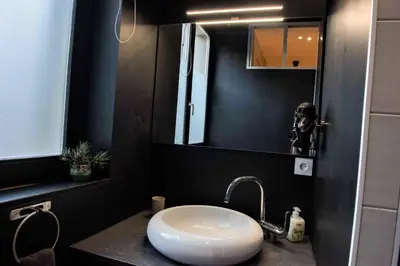 Salle de bains dans l'établissement Côté Cour