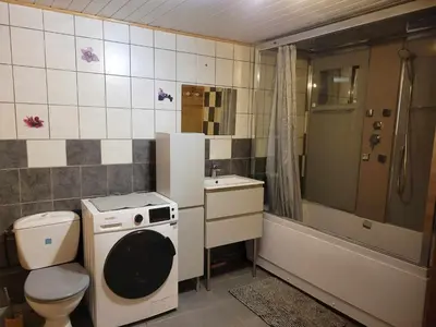 Salle de bains dans l'établissement le familial avec spa, sauna salle de jeux