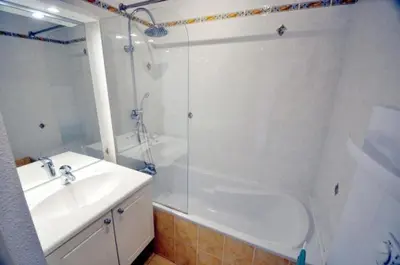 Salle de bains dans l'établissement La perle du Grand Haut