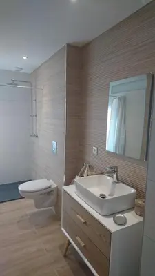 Salle de bains dans l'établissement Entre Histoire et Terroir - 2 Gîtes de Charme