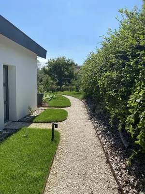 Jardin de l'établissement Le Clos des Pommiers Fuji
