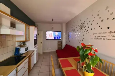 Télévision ou salle de divertissement dans l'établissement la lauch