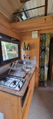 Cuisine ou kitchenette dans l'établissement Insolite Tiny House Sérénité Bien Être