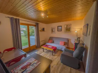 Coin salon dans l'établissement Joli appartement 'Les Airelles du Lac' T2, rez de jardin, parking