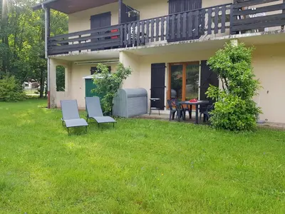 Jardin de l'établissement Joli appartement 'Les Airelles du Lac' T2, rez de jardin, parking