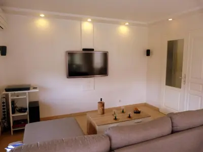 Télévision ou salle de divertissement dans l'établissement GITE LA HOUBLONNIÈRE STANDING et CONFORT à COLMAR