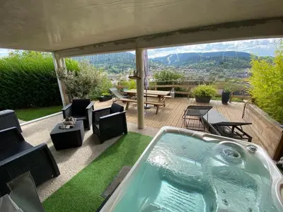 Vue générale sur la montagne ou vue sur la montagne depuis l'appartement