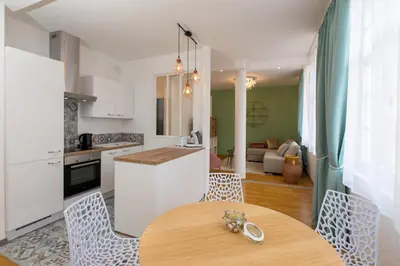 Cuisine ou kitchenette dans l'établissement LE GRIFFON