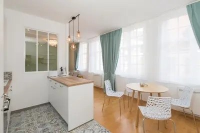 Cuisine ou kitchenette dans l'établissement LE GRIFFON