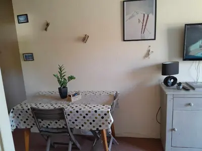 Cuisine ou kitchenette dans l'établissement LES DRYADES Vue montagne
