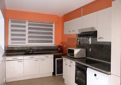 Cuisine ou kitchenette dans l'établissement Commealamaison