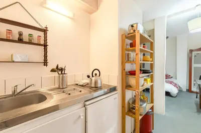 Cuisine ou kitchenette dans l'établissement Travel Homes -The Cigogne, quiet & heart of Colmar