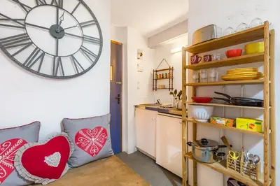 Cuisine ou kitchenette dans l'établissement Travel Homes -The Cigogne, quiet & heart of Colmar