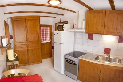 Cuisine ou kitchenette dans l'établissement gite joseph 2pers dans le vignoble à 8km de Colmar