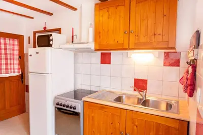 Cuisine ou kitchenette dans l'établissement gite joseph 2pers dans le vignoble à 8km de Colmar