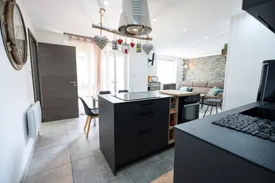 Cuisine ou kitchenette dans l'établissement Appartement des Sorcieres - Witches Apartment