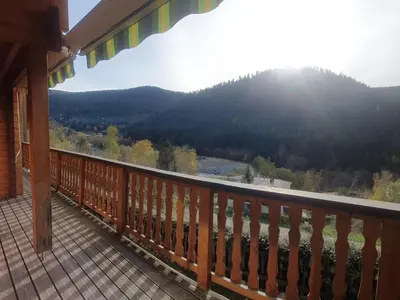 Vue générale sur la montagne ou vue sur la montagne depuis le chalet
