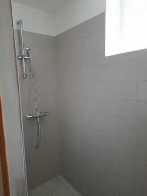 Salle de bains dans l'établissement L'AMANDAURE