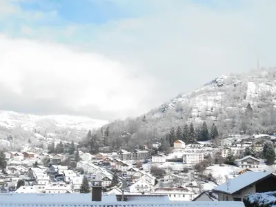 L'établissement Hameau des chaumes vue panoramique en hiver