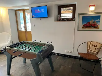 Salle de jeux dans l'établissement Chalet Privé avec Vue Panoramique sur les Montagnes & Proche LAC