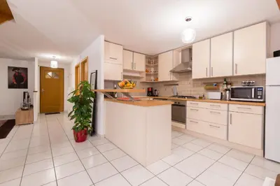 Cuisine ou kitchenette dans l'établissement Au Cocon des Cigognes