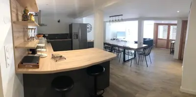 Cuisine ou kitchenette dans l'établissement L'Atelier- Appartement, Sauna, Jardin, Centre Ville, proche commerces et restaurants