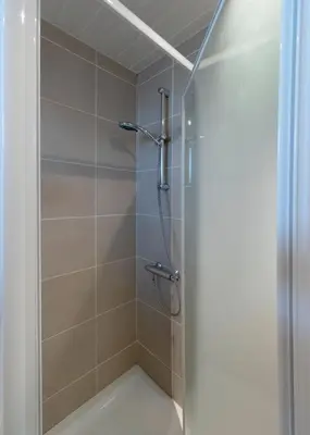 Salle de bains dans l'établissement Appart'Hôtel - l'île en mouvement