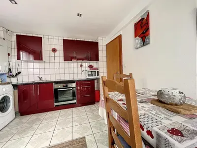 Cuisine ou kitchenette dans l'établissement Appartement 2 chambres au cœur du vignoble avec terrasse