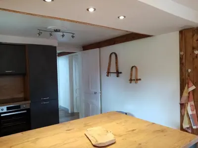 Cuisine ou kitchenette dans l'établissement Chalet Le rustique vue sur le lac
