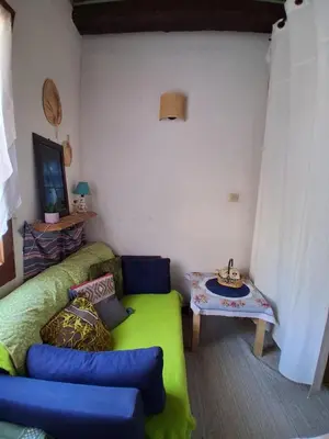 Coin salon dans l'établissement Chambre spacieuse dans joli village alsacien