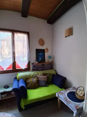 Coin salon dans l'établissement Chambre spacieuse dans joli village alsacien