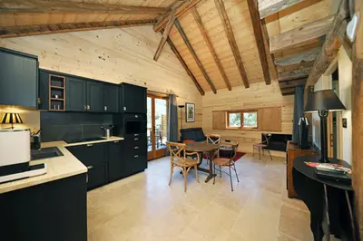 Cuisine ou kitchenette dans l'établissement Les Chalots de Gérardmer, Gîte 1, Classé 3