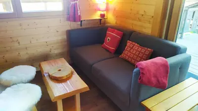 Coin salon dans l'établissement Chalet du Spièmont