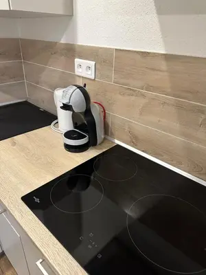 Cuisine ou kitchenette dans l'établissement Le 2 - Très Beau T3 1er étage tout confort, neuf, Mulhouse centre - stationnement gratuit