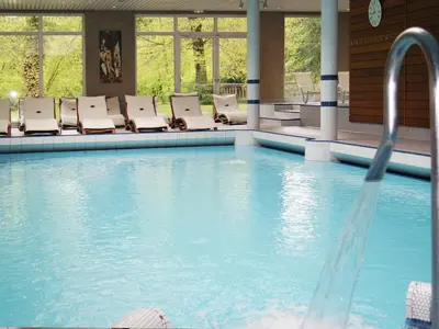 Piscine de l'établissement Les Appartements du Parc - Accès piscine et spa ou située à proximité