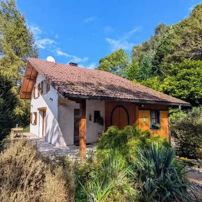 Chalet de Montagne Chaleureux avec Cheminée