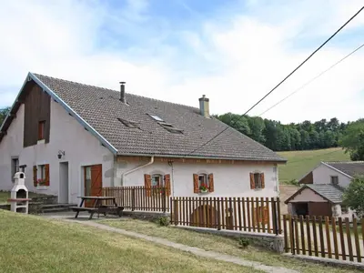 Plan de l'établissement Gîte paisible à 650m d'alt., nature, cheminée, 3 ch. près de Remiremont & Plombières, terrasse, grand terrain - FR-1-589-50