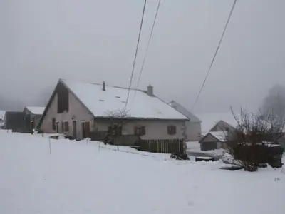 Plan de l'établissement Gîte paisible à 650m d'alt., nature, cheminée, 3 ch. près de Remiremont & Plombières, terrasse, grand terrain - FR-1-589-50